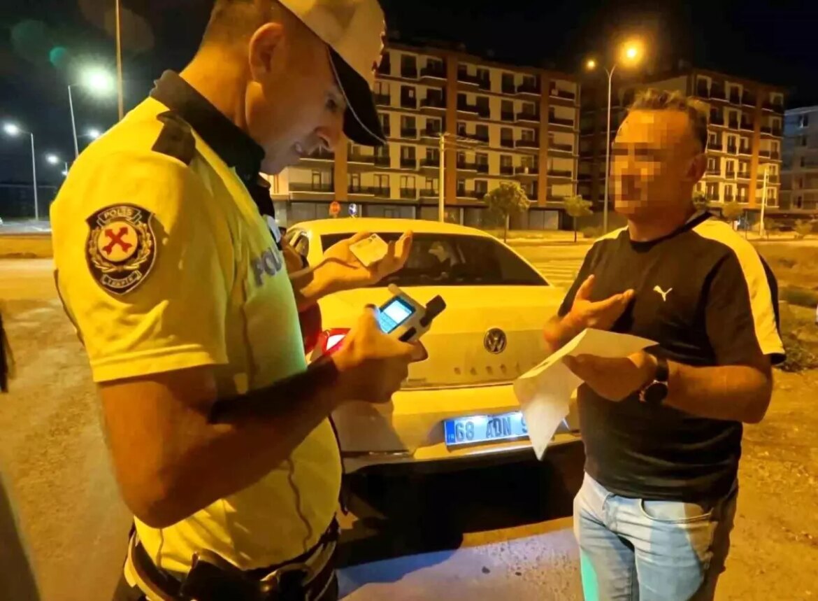 aksarayda-alkollu-arac-kullanan-soforden-polis-memurlarina-beddua-Hz8EWss6.jpg