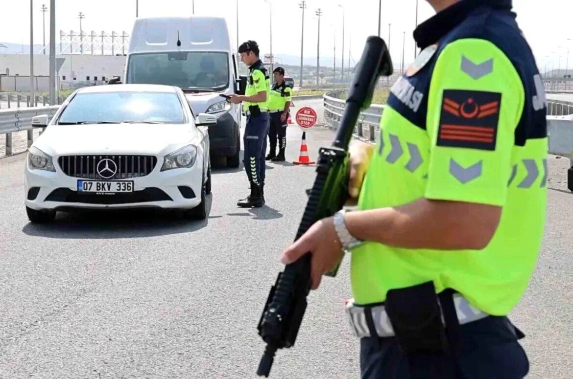 aksarayda-jandarma-trafik-kontrolleri-suruyor-LulcnRJK.jpg
